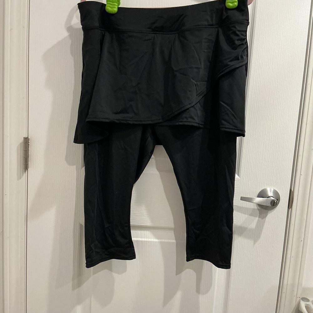 Swimsuits For All Black Swim Skirted Capri Swim Leggings